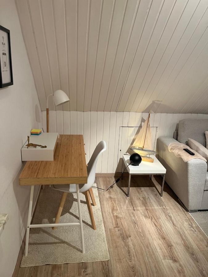 Sandy's Beachhouse: Cologne Stadium Getaway with Business Amenities Pulheim Exterior photo